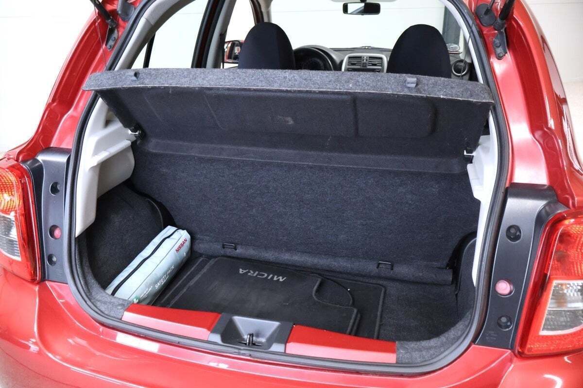 Rød Nissan Micra fra 2013