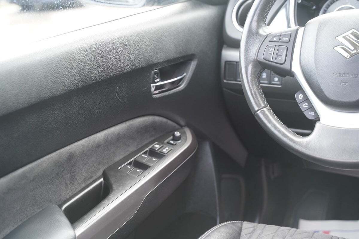 Sort Suzuki Vitara fra 2022