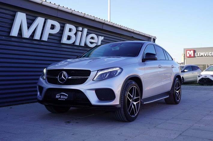 Sølv Mercedes GLE350 d fra 2018 set udefra
