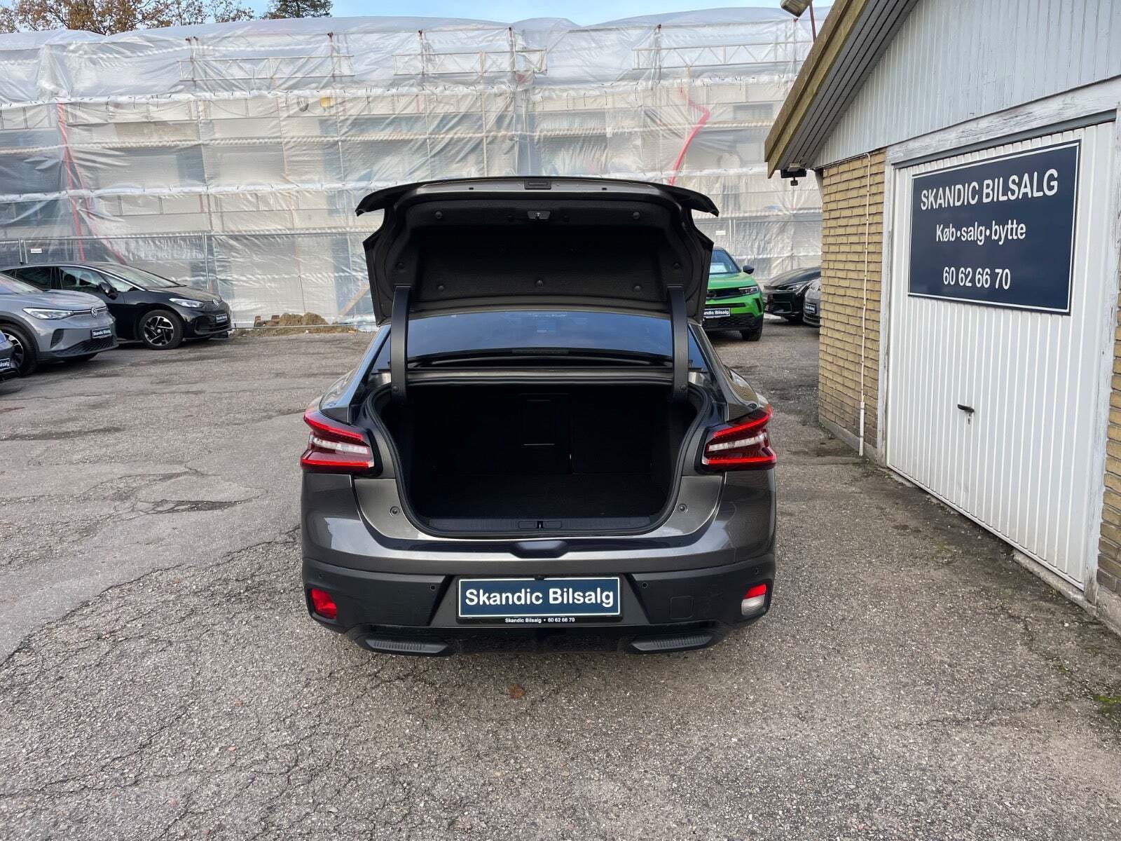 Grå Citroën ë-C4 X fra 2023