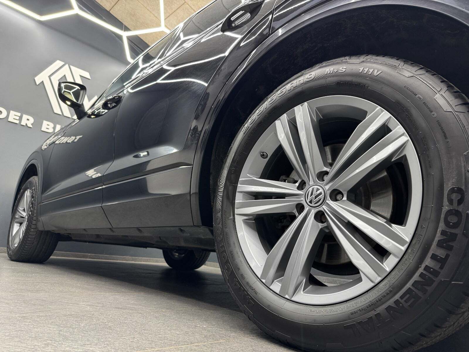 Sort VW Touareg fra 2019