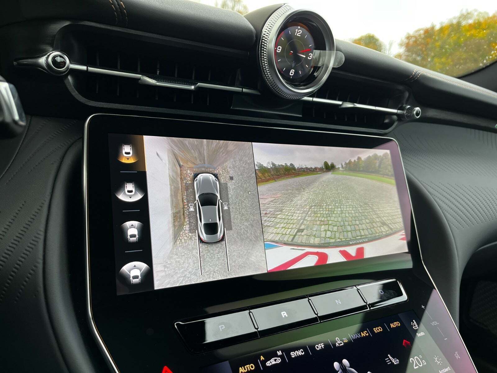 Sort Maserati Granturismo fra 2024