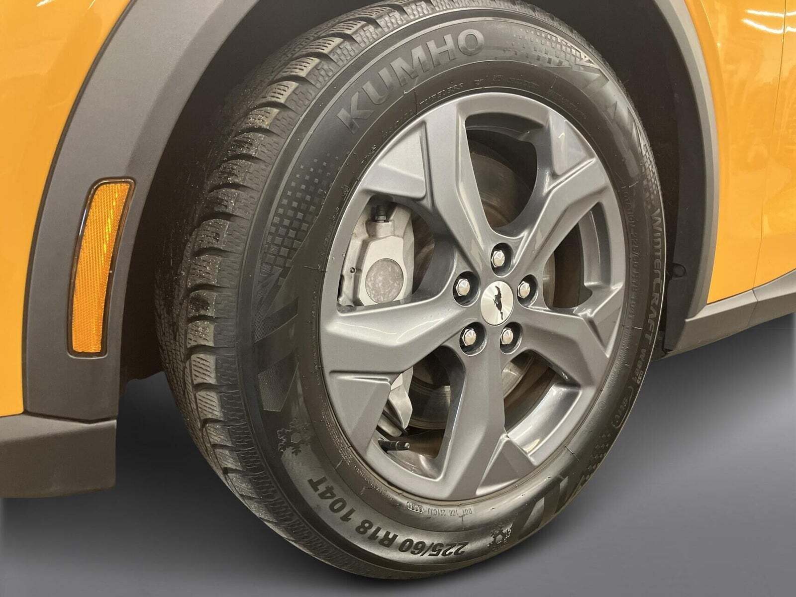 Orange Ford Mustang Mach-E fra 2022