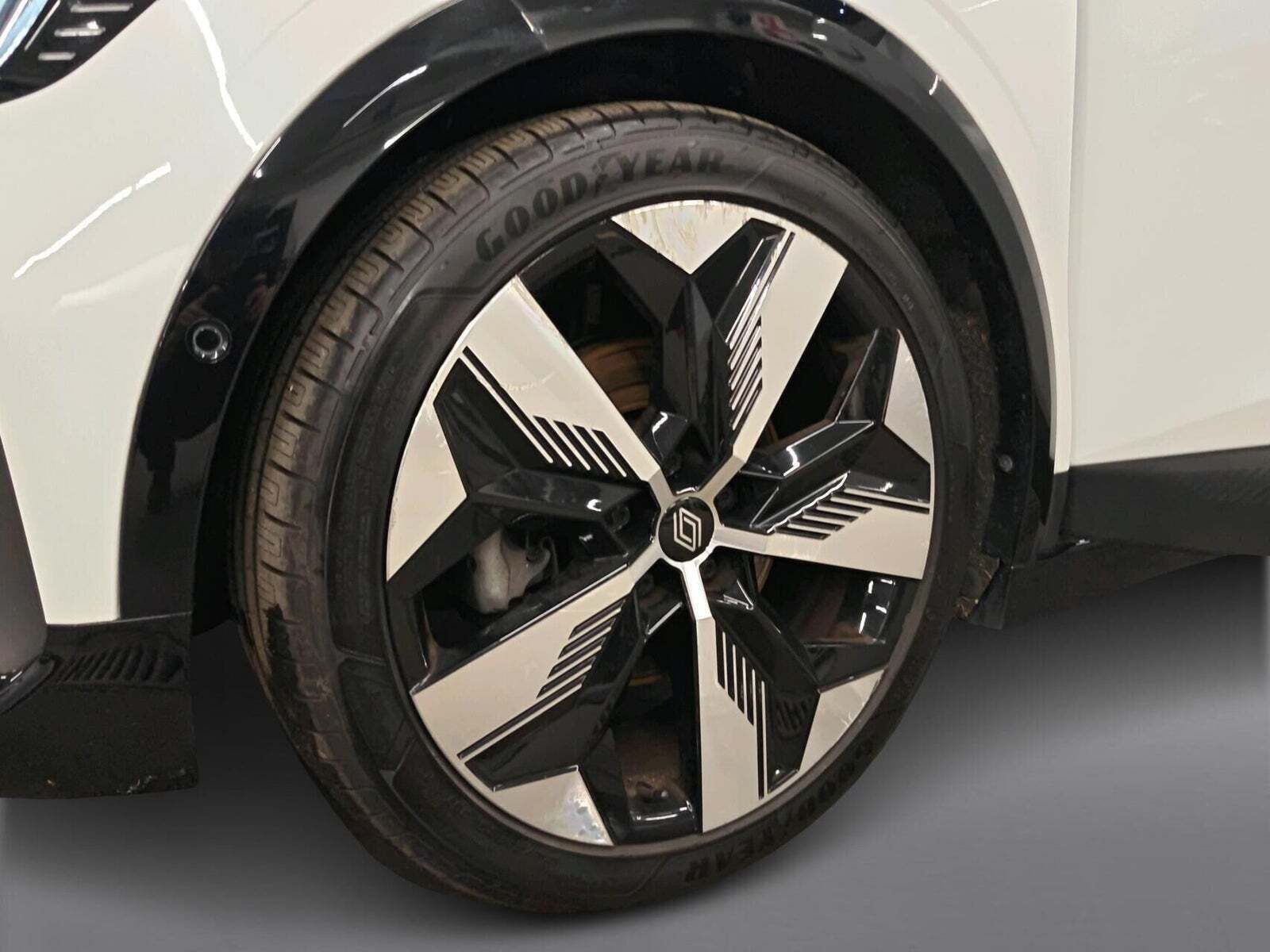 Hvid Renault Megane E-Tech fra 2022