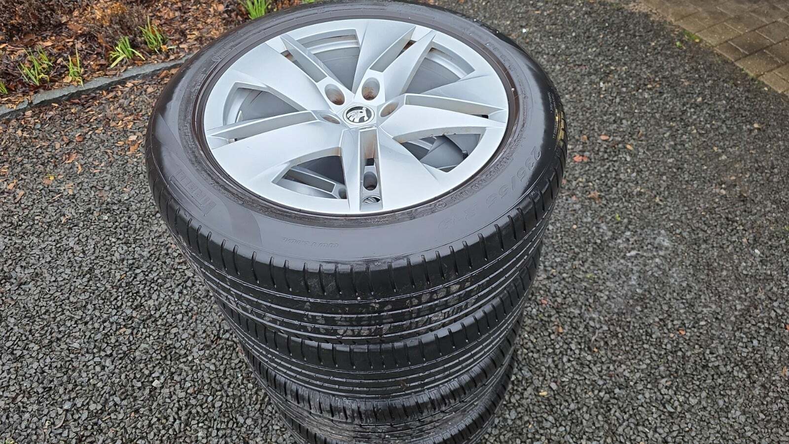 Blå Skoda Enyaq fra 2022