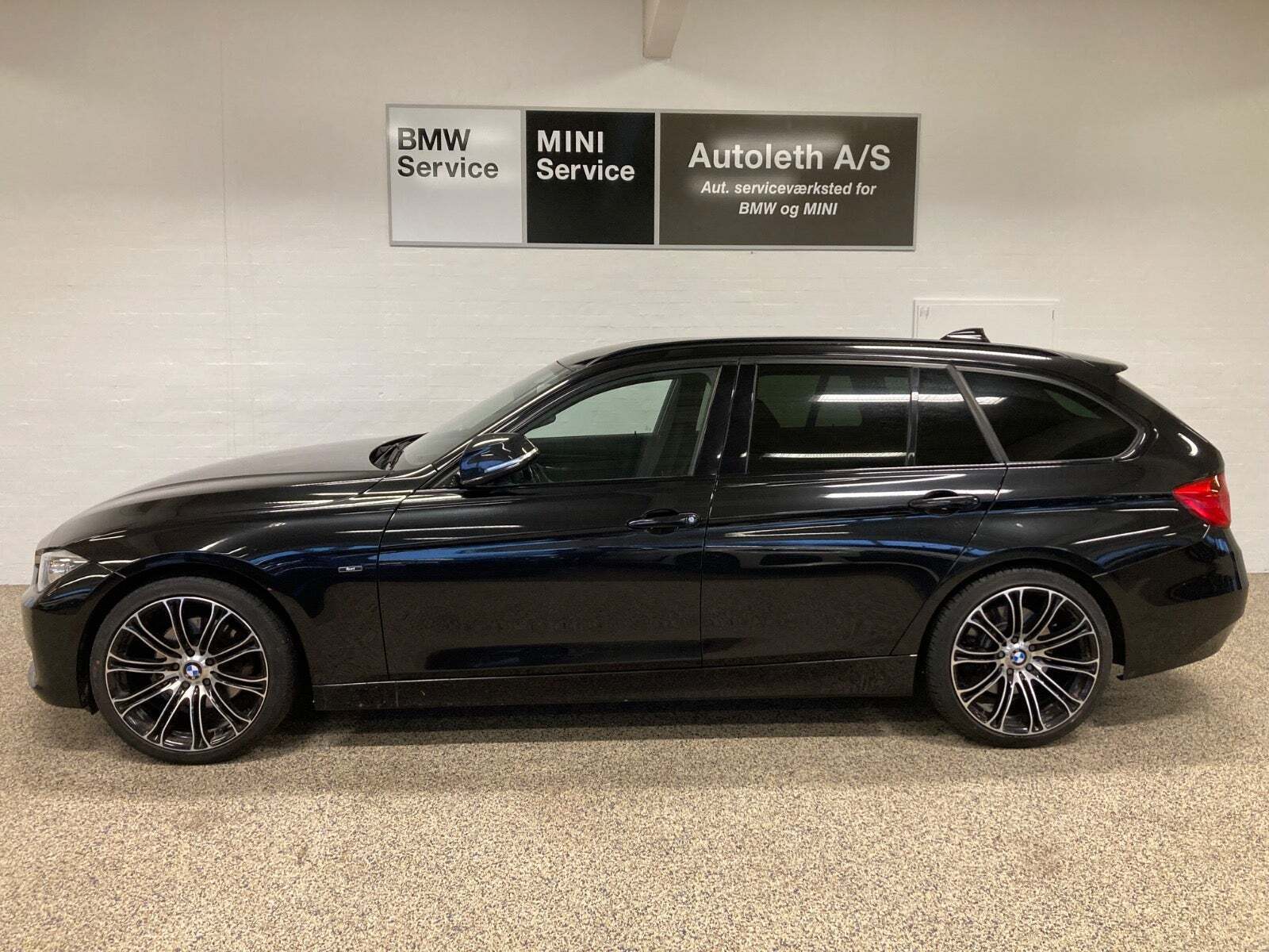 BMW 330d 3,0 Touring Sport Line aut.