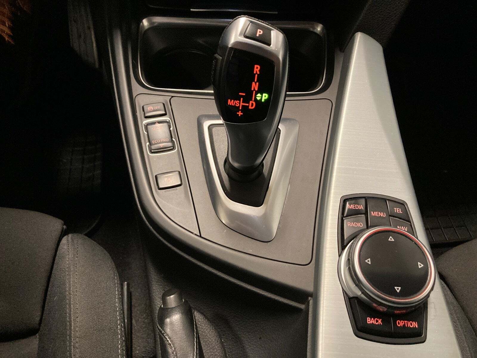 Sort BMW 330d fra 2013