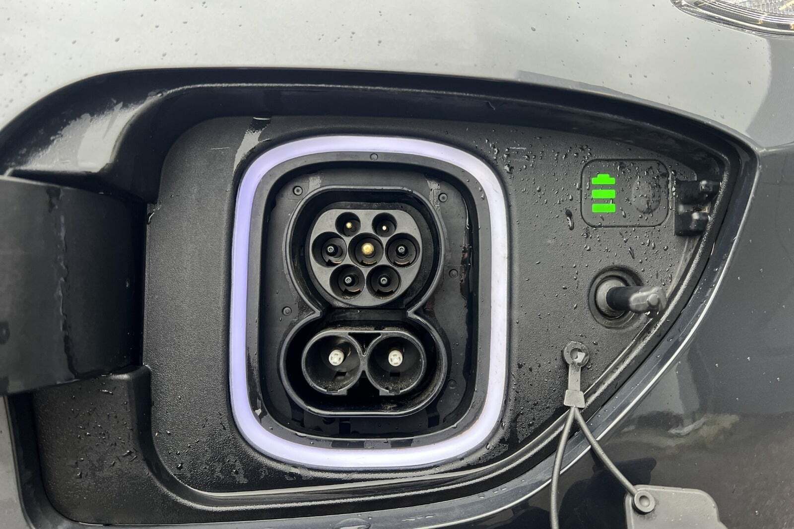 Grå Hyundai Kona fra 2021