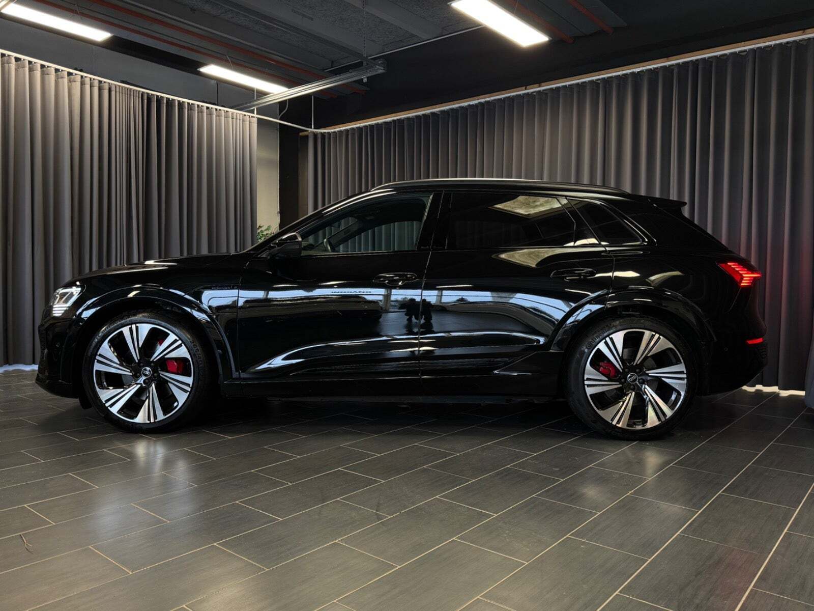 Audi Q8 e-tron 55 S-line Black Edition quattro