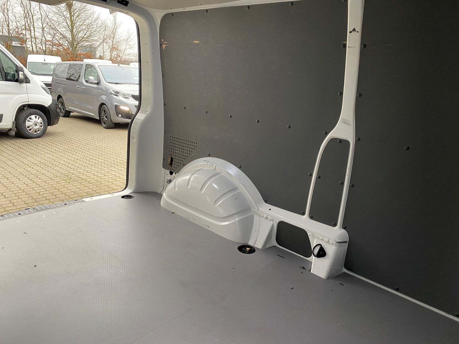 Hvid VW Transporter fra 2021