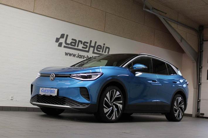 Blå VW ID.4 fra 2025 set udefra