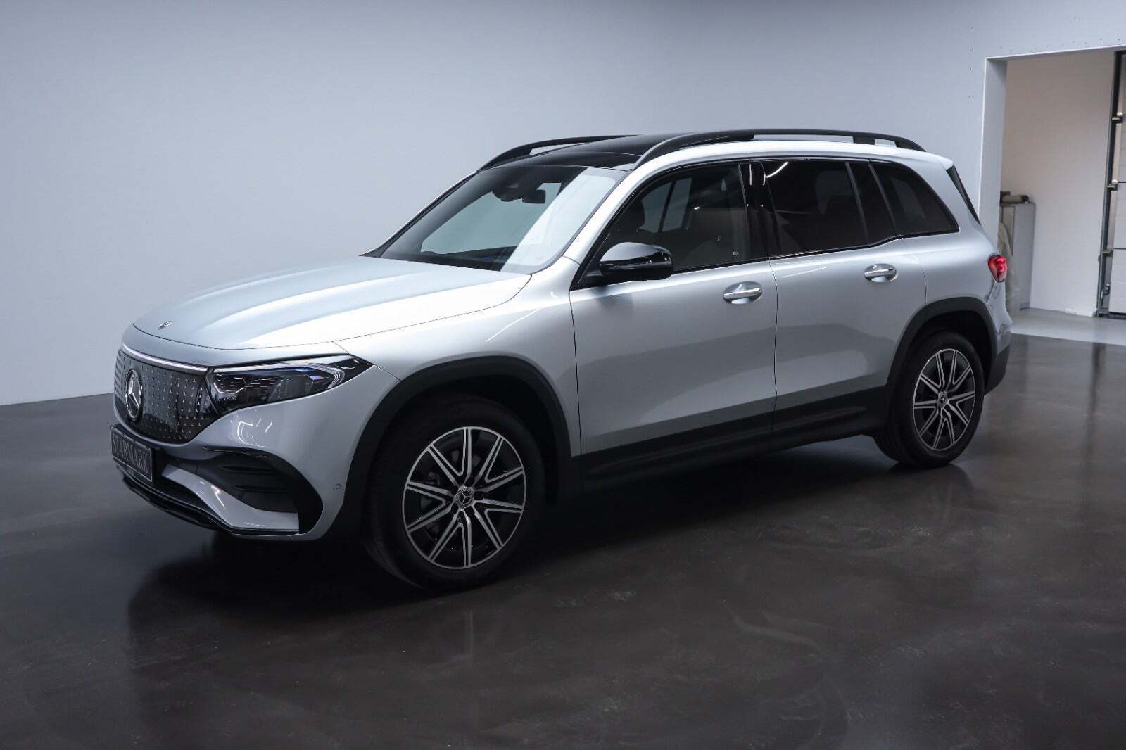 Sølv Mercedes EQB250+ fra 2025
