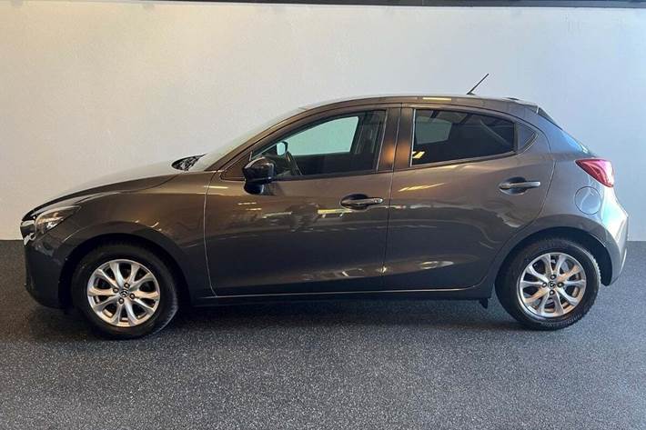 Grå Mazda 2 fra 2019