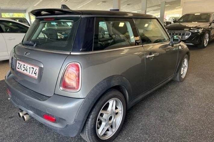 Grå Mini Cooper S fra 2008