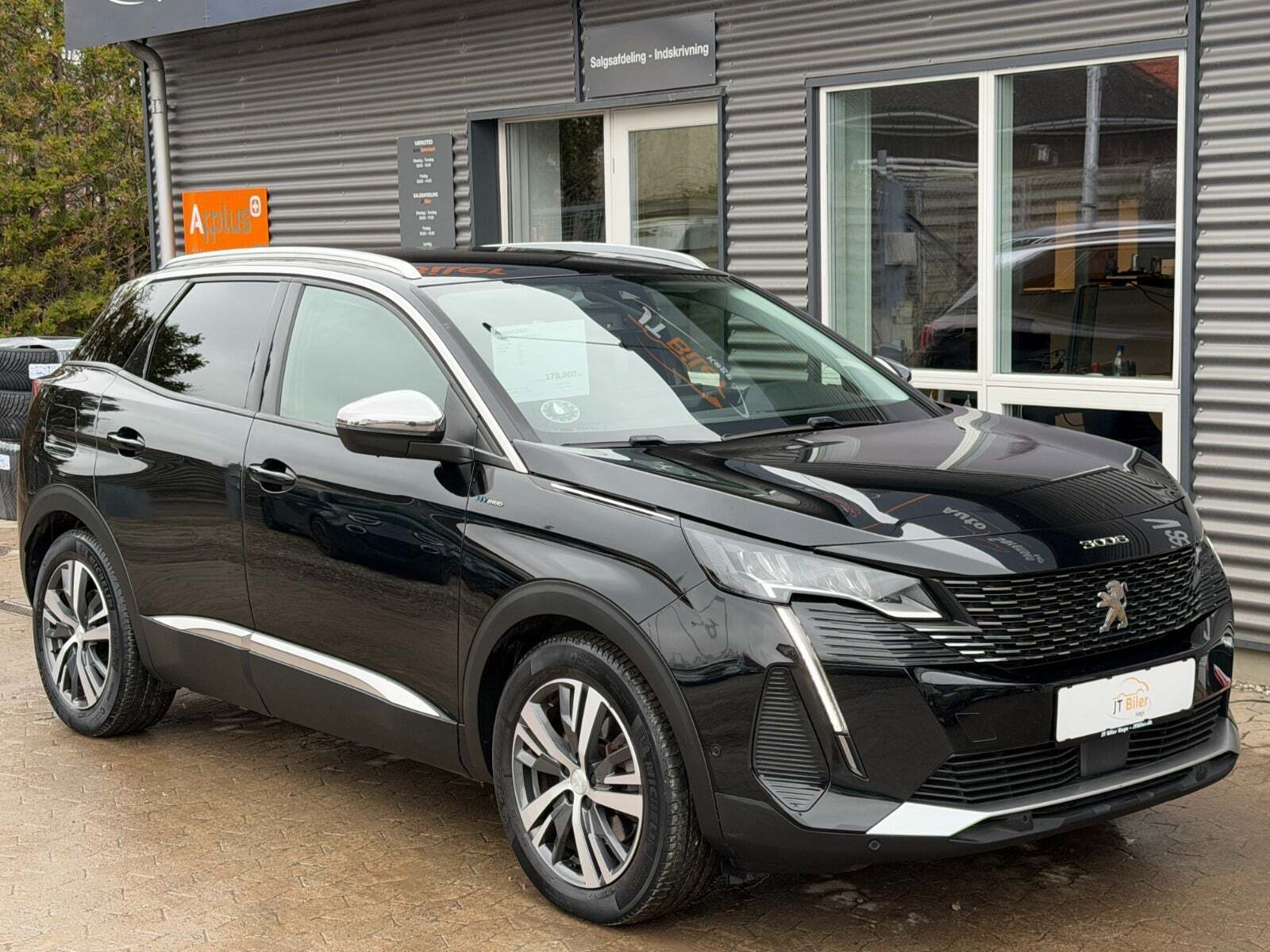 Sort Peugeot 3008 fra 2020 set udefra