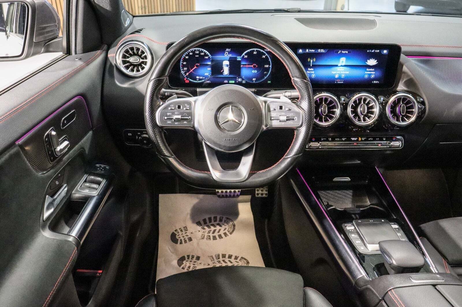 Grå Mercedes EQA250 fra 2021