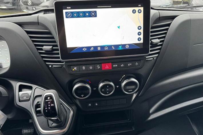 Hvid Iveco Daily fra 2025