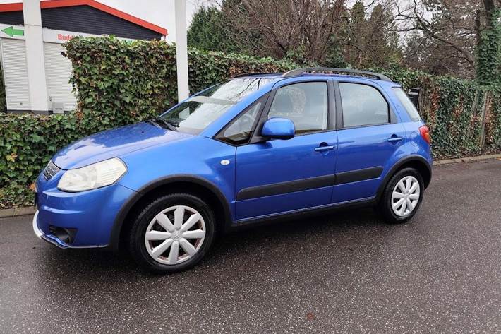 Blå Suzuki SX4 fra 2007