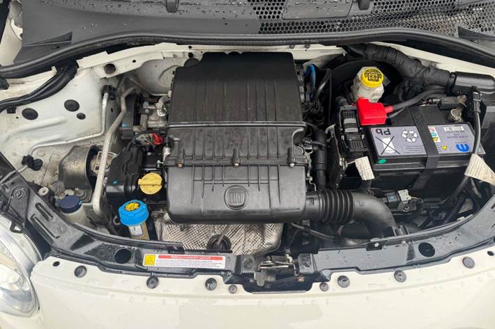 Hvid Fiat 500 fra 2019