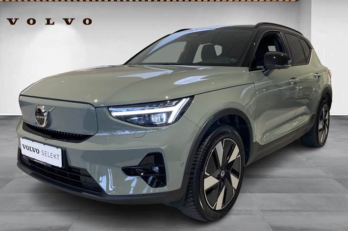 Grøn Volvo XC40 fra 2024 set udefra