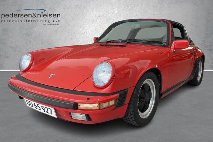 undefined Porsche 911 fra 1984 set udefra