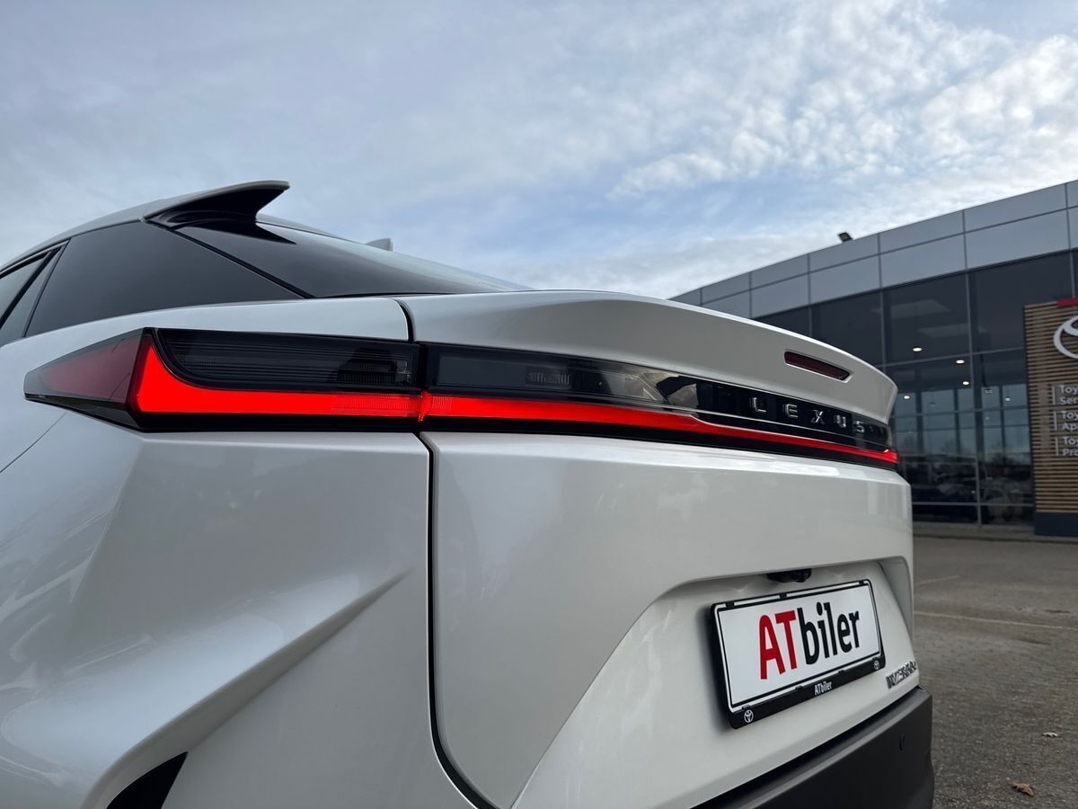 Hvid Lexus RZ fra 2025