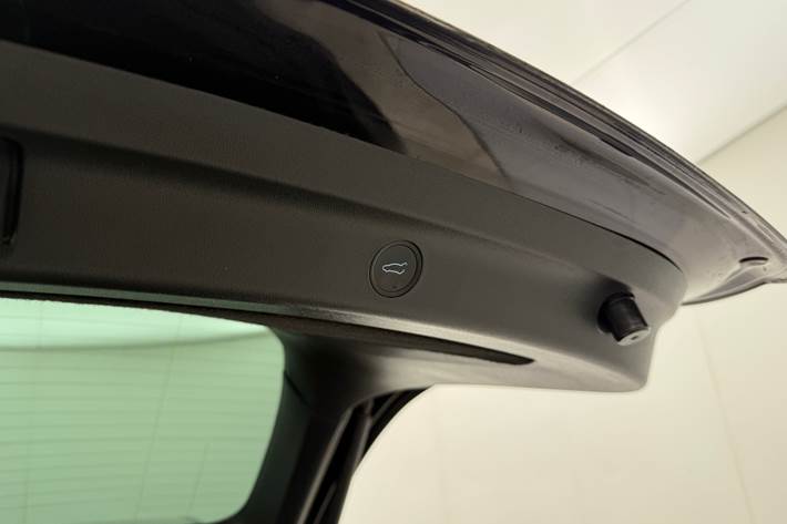 Sort Tesla Model Y fra 2022