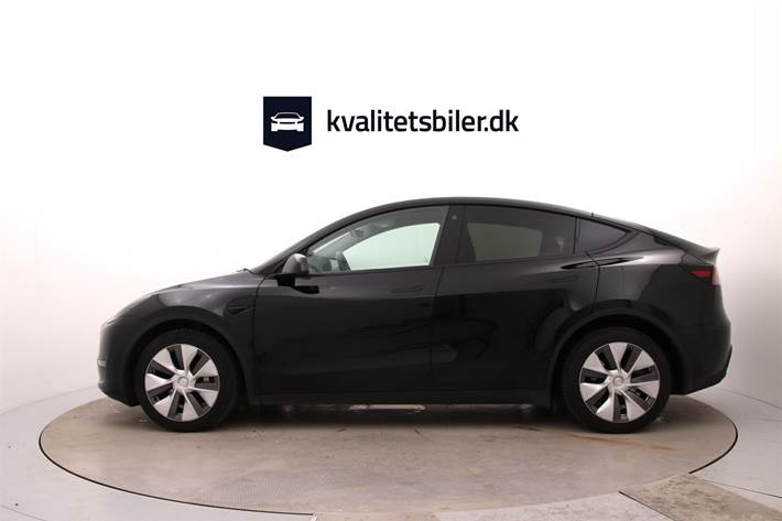 Sort Tesla Model Y fra 2022