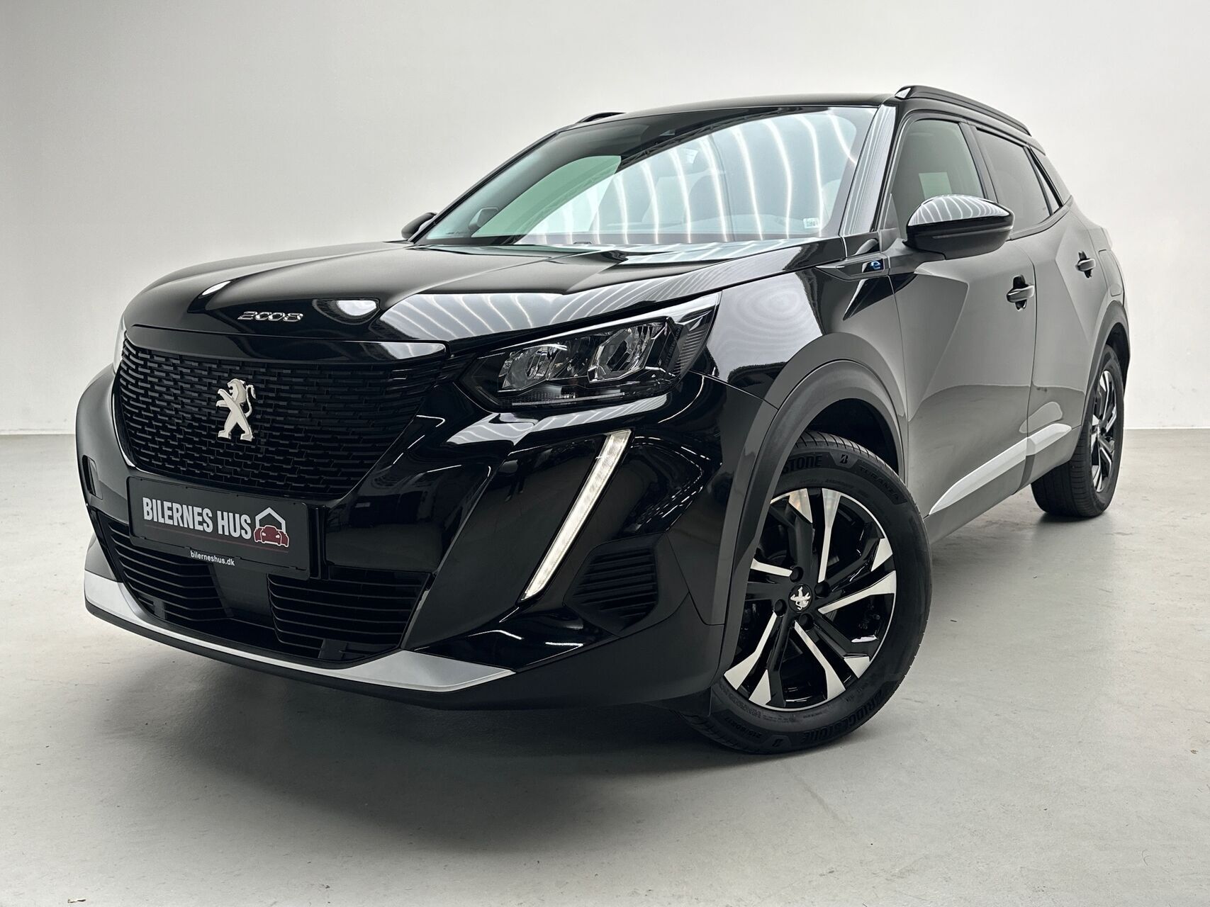 Sort Peugeot e-2008 fra 2022