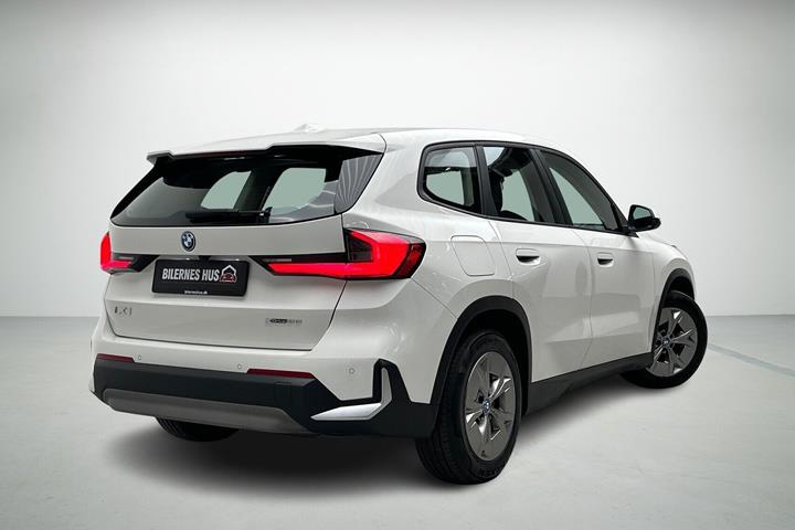 Hvid BMW iX1 fra 2023