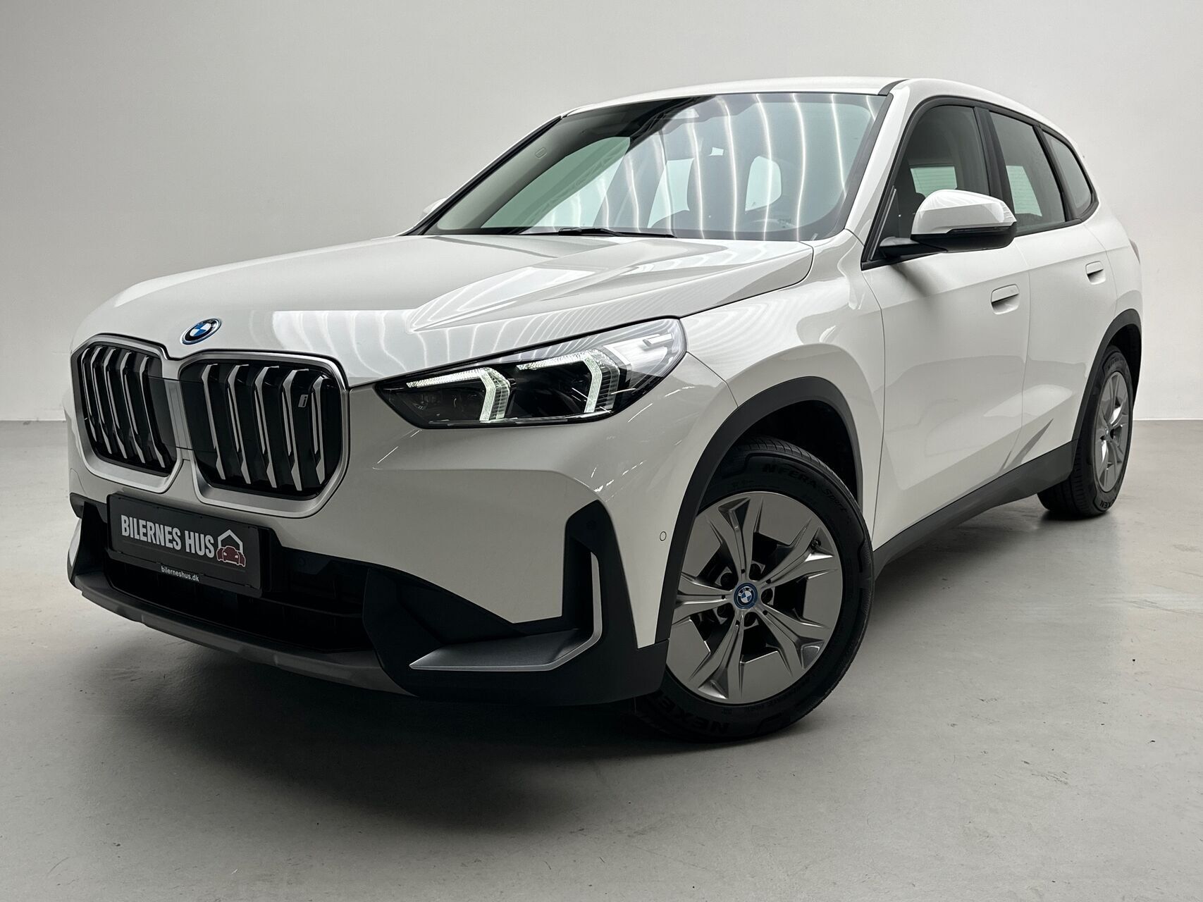 Hvid BMW iX1 fra 2023
