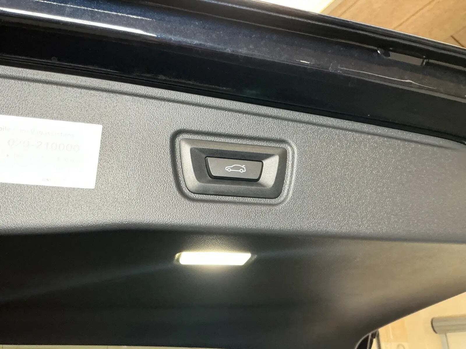 Blå BMW i5 fra 2025