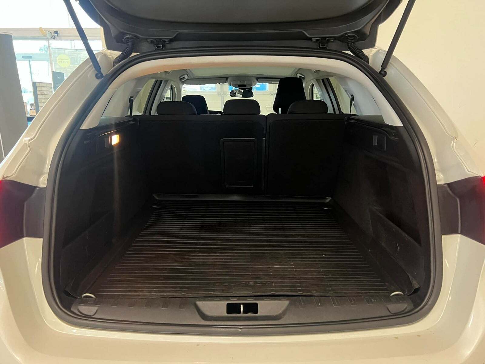 Peugeot 308 1,6 BlueHDi 120 Allure Sky SW