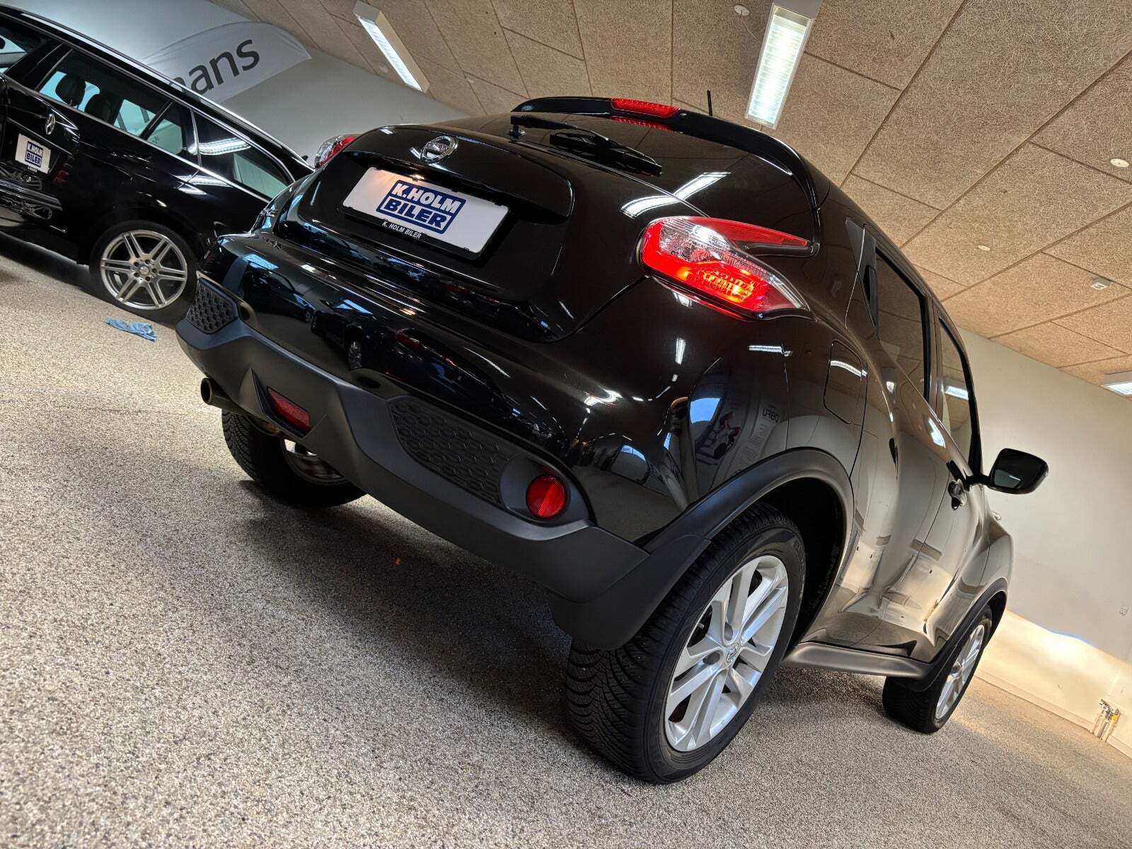 Sort Nissan Juke fra 2015