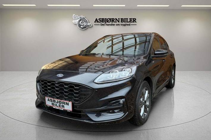 Sort Ford Kuga fra 2020 set udefra