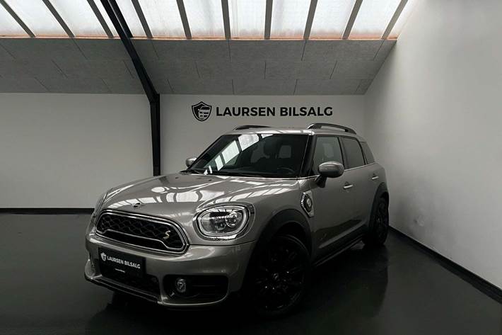 Sølv Mini Countryman Cooper SE fra 2019 set udefra