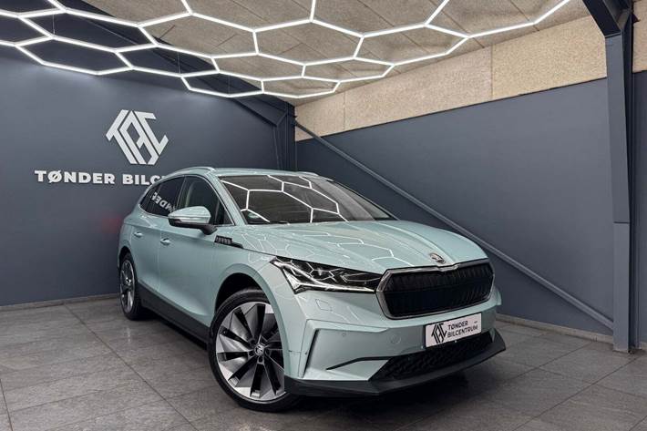 Sølv Skoda Enyaq fra 2021 set udefra