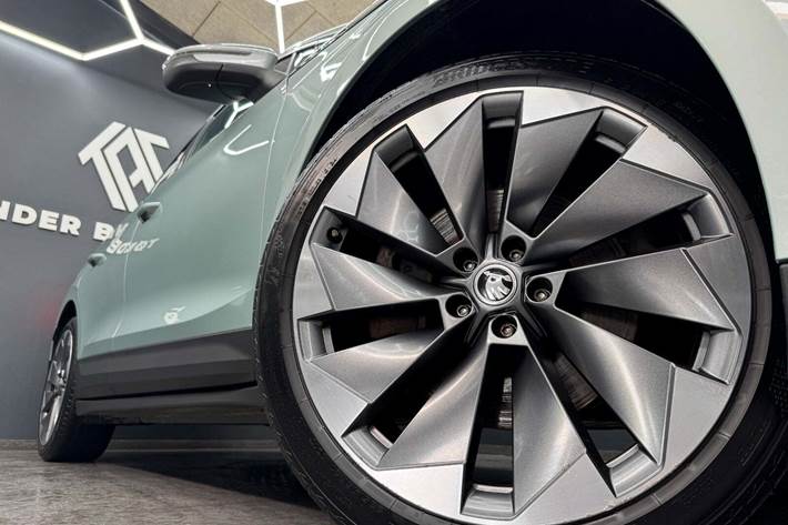 Sølv Skoda Enyaq fra 2021