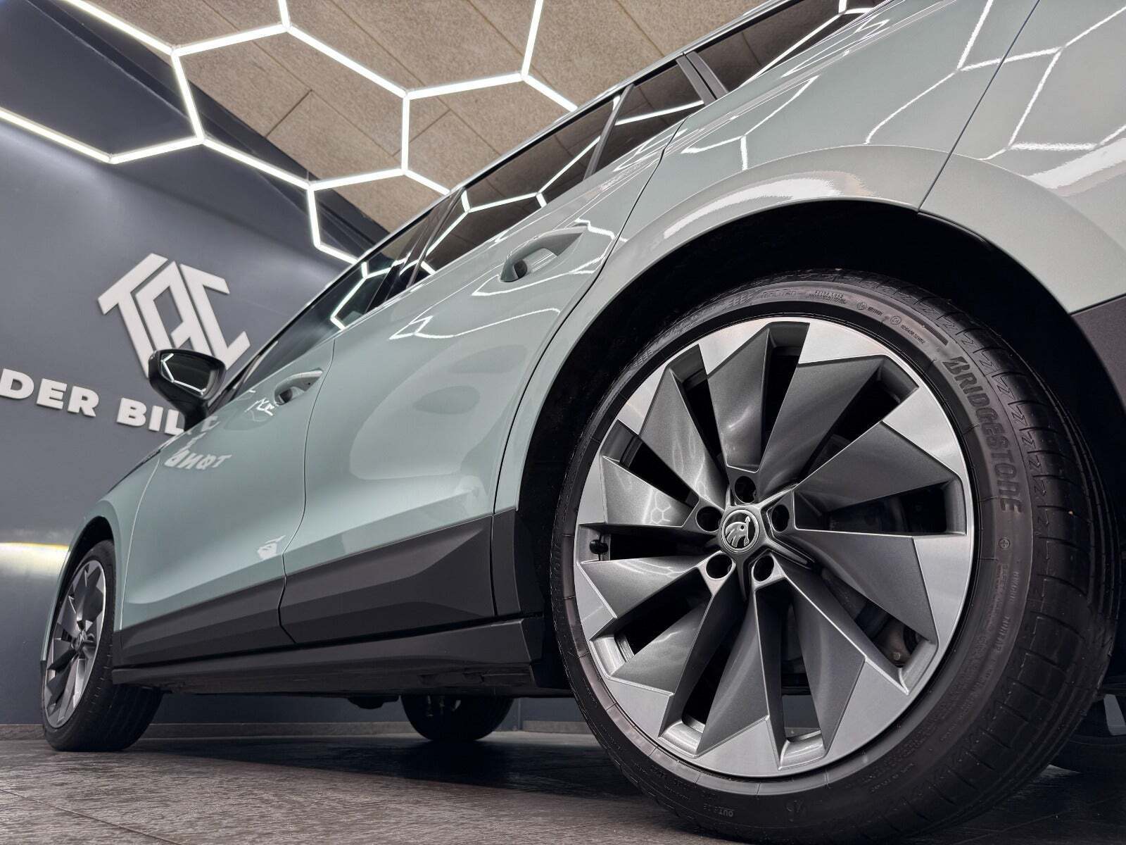 Sølv Skoda Enyaq fra 2021