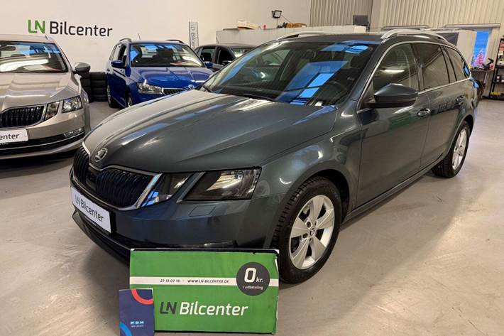 Grå Skoda Octavia fra 2019 set udefra