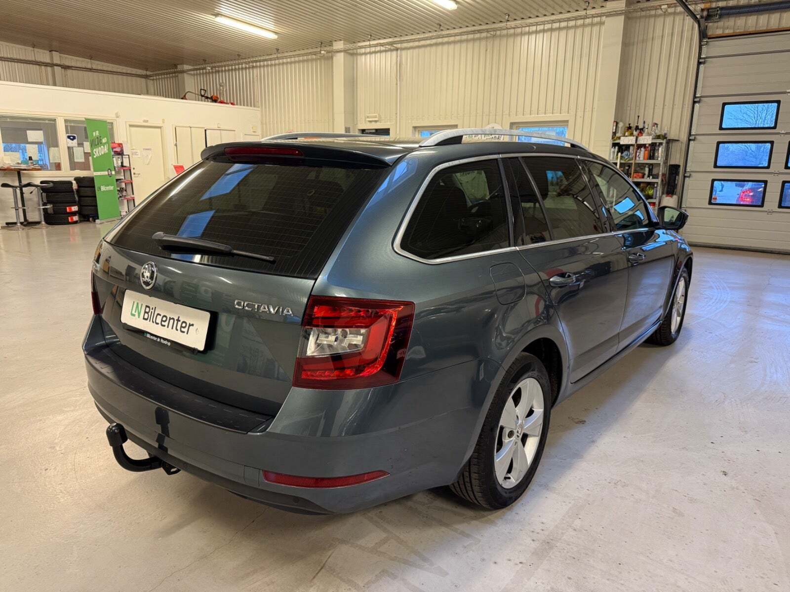 Grå Skoda Octavia fra 2019