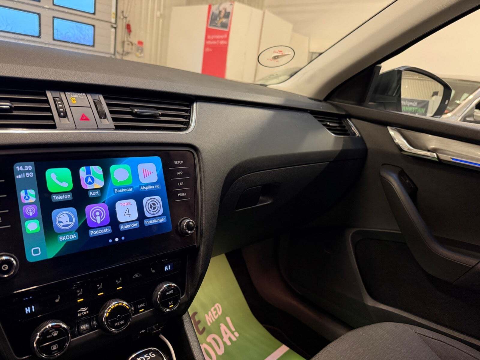 Grå Skoda Octavia fra 2019