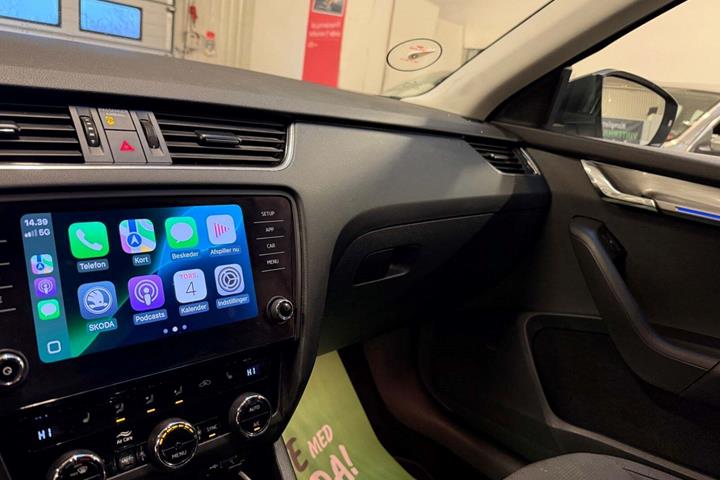 Grå Skoda Octavia fra 2019