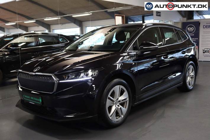 Sort Skoda Enyaq fra 2023 set udefra