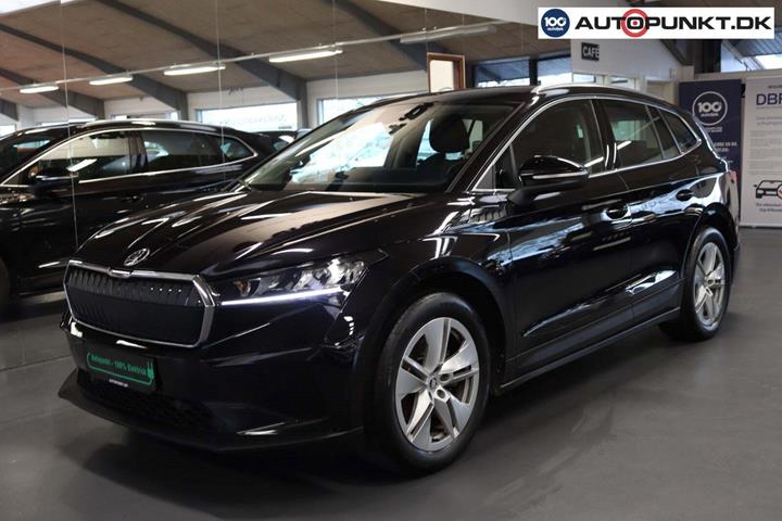 Sort Skoda Enyaq fra 2023 set udefra