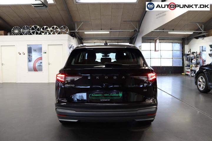 Sort Skoda Enyaq fra 2023
