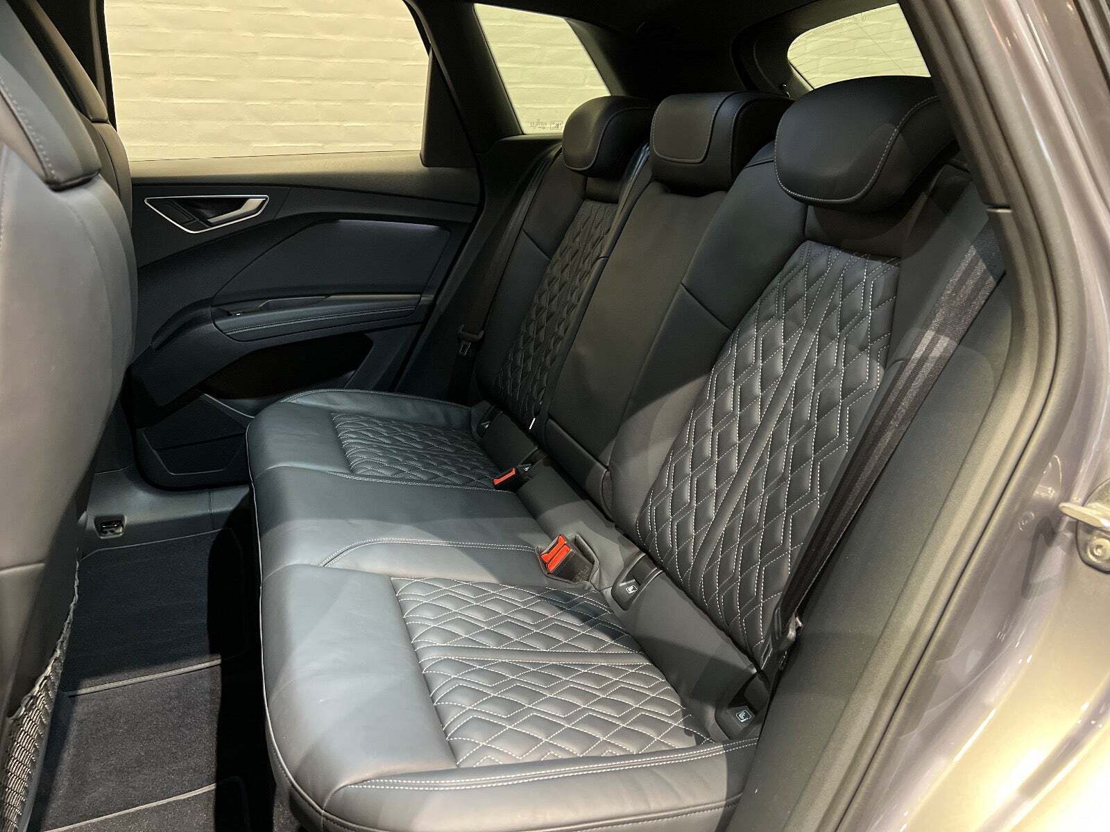 Grå Audi Q4 e-tron fra 2022