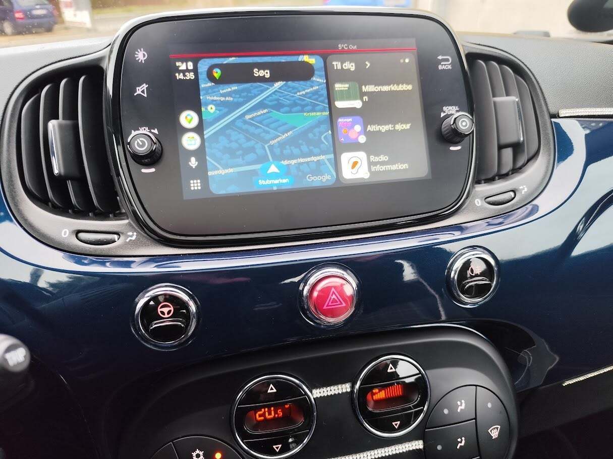 Blå Fiat 500 fra 2020