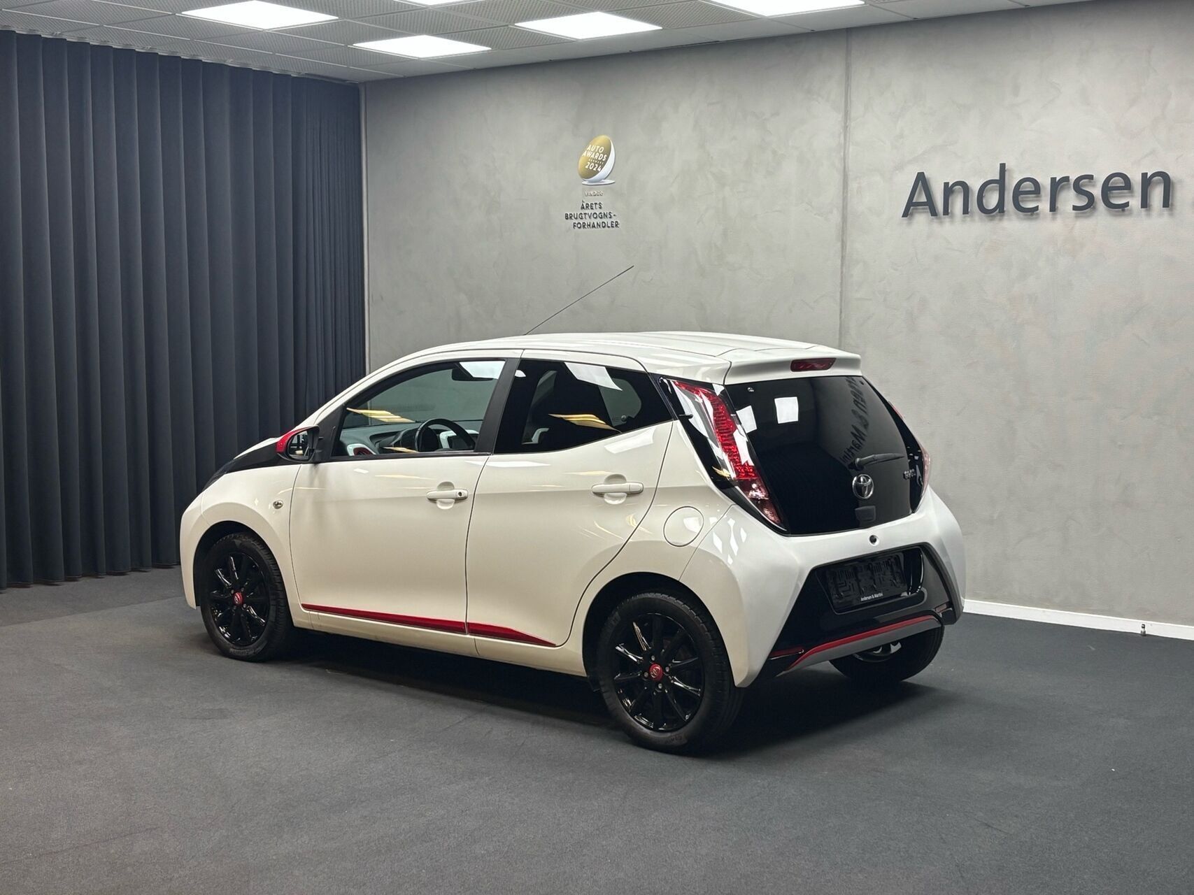 Hvid Toyota Aygo fra 2016