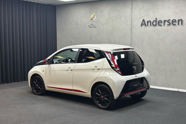 Hvid Toyota Aygo fra 2016